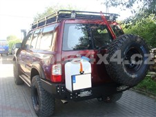 Držák kanystru k pevnostnímu nárazníku Nissan Patrol Y61 GU4